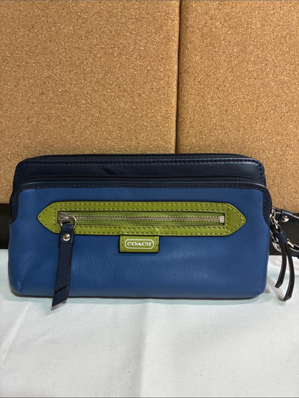 EUC. Coach Daisy Spectator Wristlet/Wallet